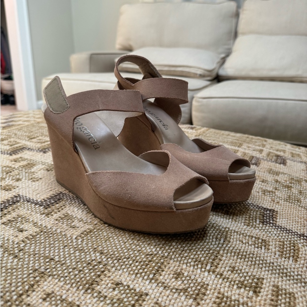 Pedro Garcia | Tan Suede Fama Wedges